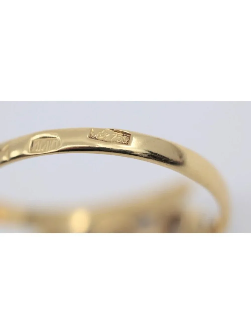 Unique 18K Two Tone Multi Color Gold Designer 3 Stone Diamond Ring - Size 7.50